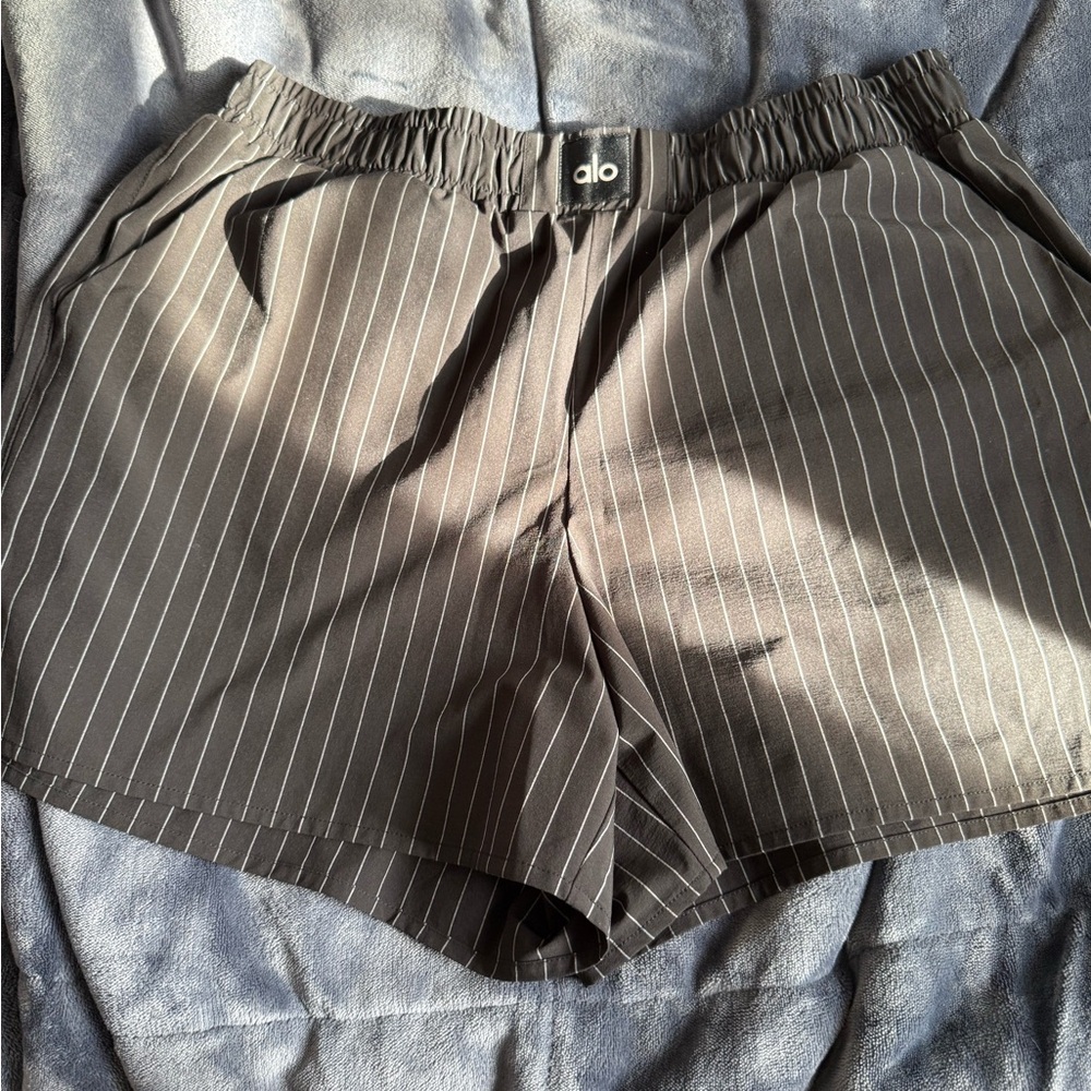 ALO Yoga Shorts Pinstripe Daylight Boxer Short - Black/Titanium